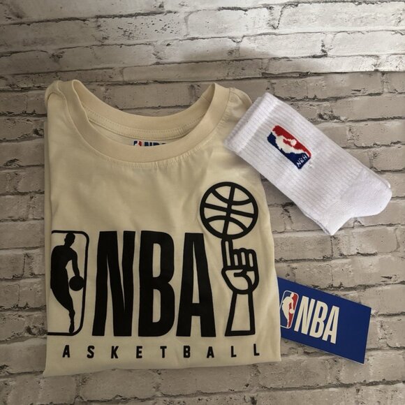 NBA Boys Off White Shirt Size 14/16 AND Crew Socks NWT - Picture 1 of 2